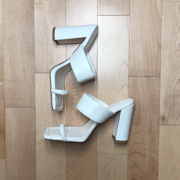 Toe Ring Block Heels Sandals - Picture 4 of 5